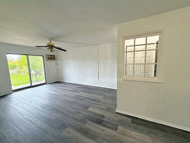 Building Photo - 841 Blossom Ln