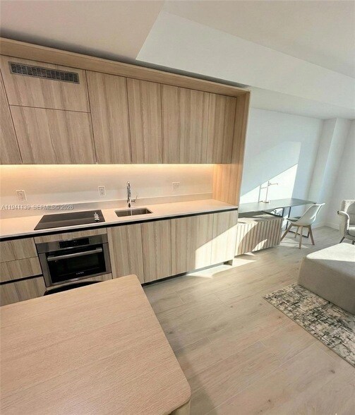 Foto del edificio - 225 N Miami Ave