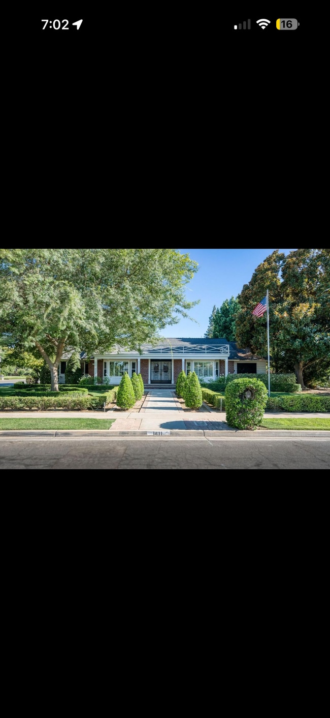 Building Photo - 1411 W Sample Ave