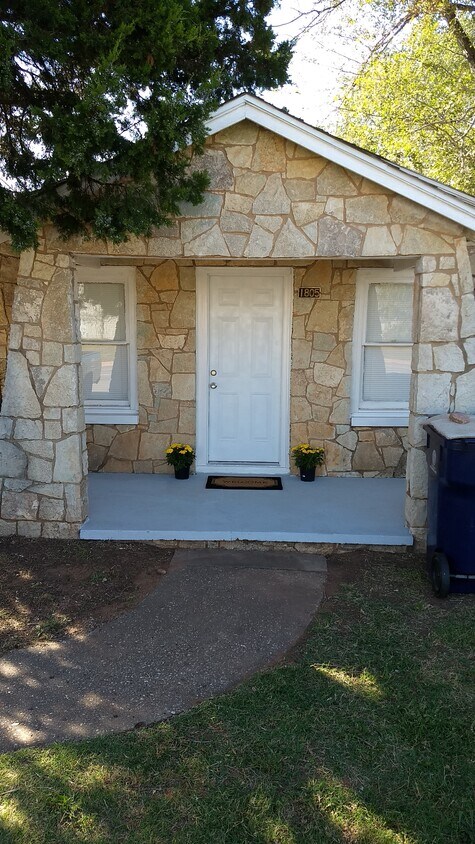 Foto principal - 1805 S Eastern Ave