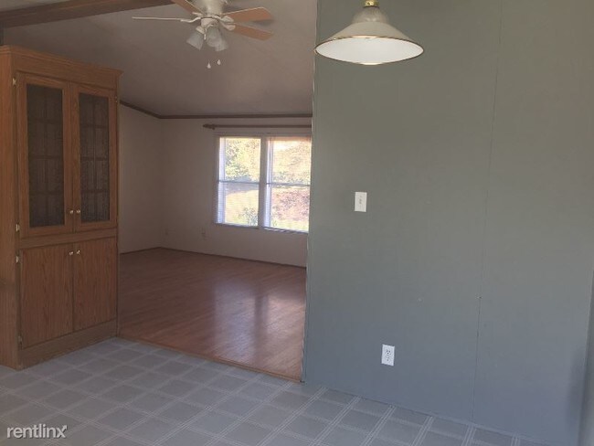 Building Photo - 117 Knorr Rd