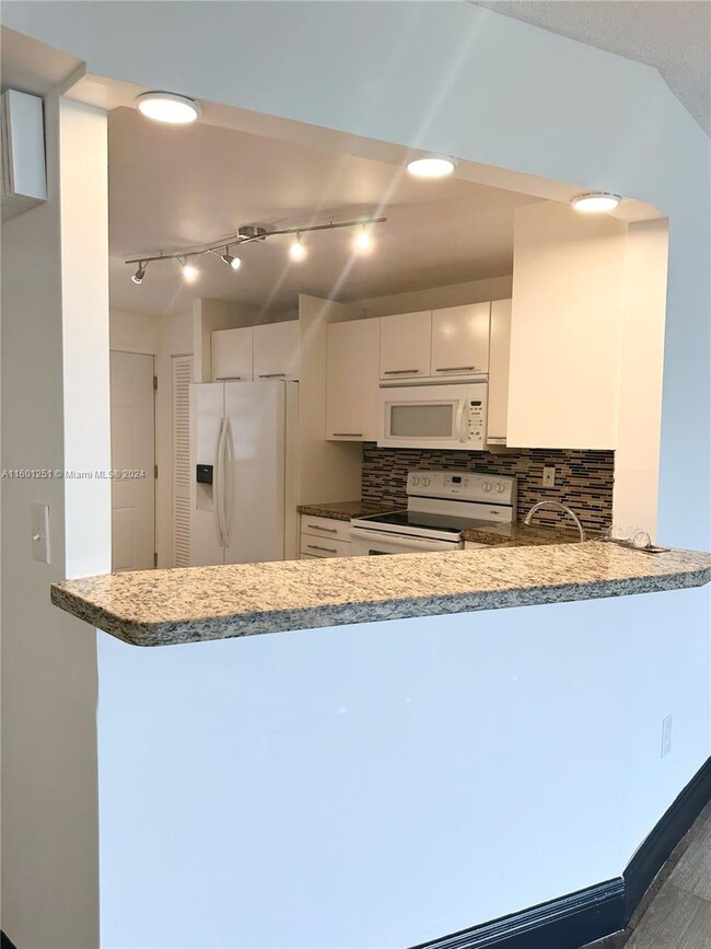 Foto del edificio - 1750 NE 191st St