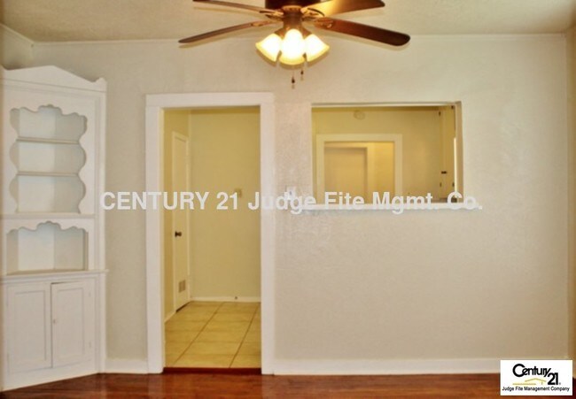 Foto del edificio - Charming 3/2 in Historic Waxahachie For Rent!