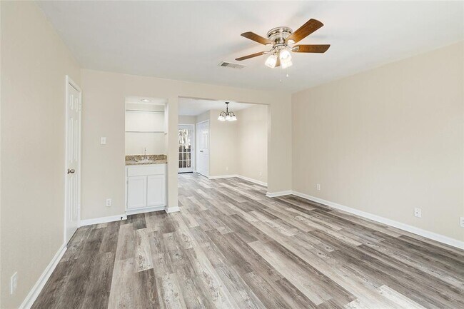 Foto del edificio - 8402 Fathom Cir