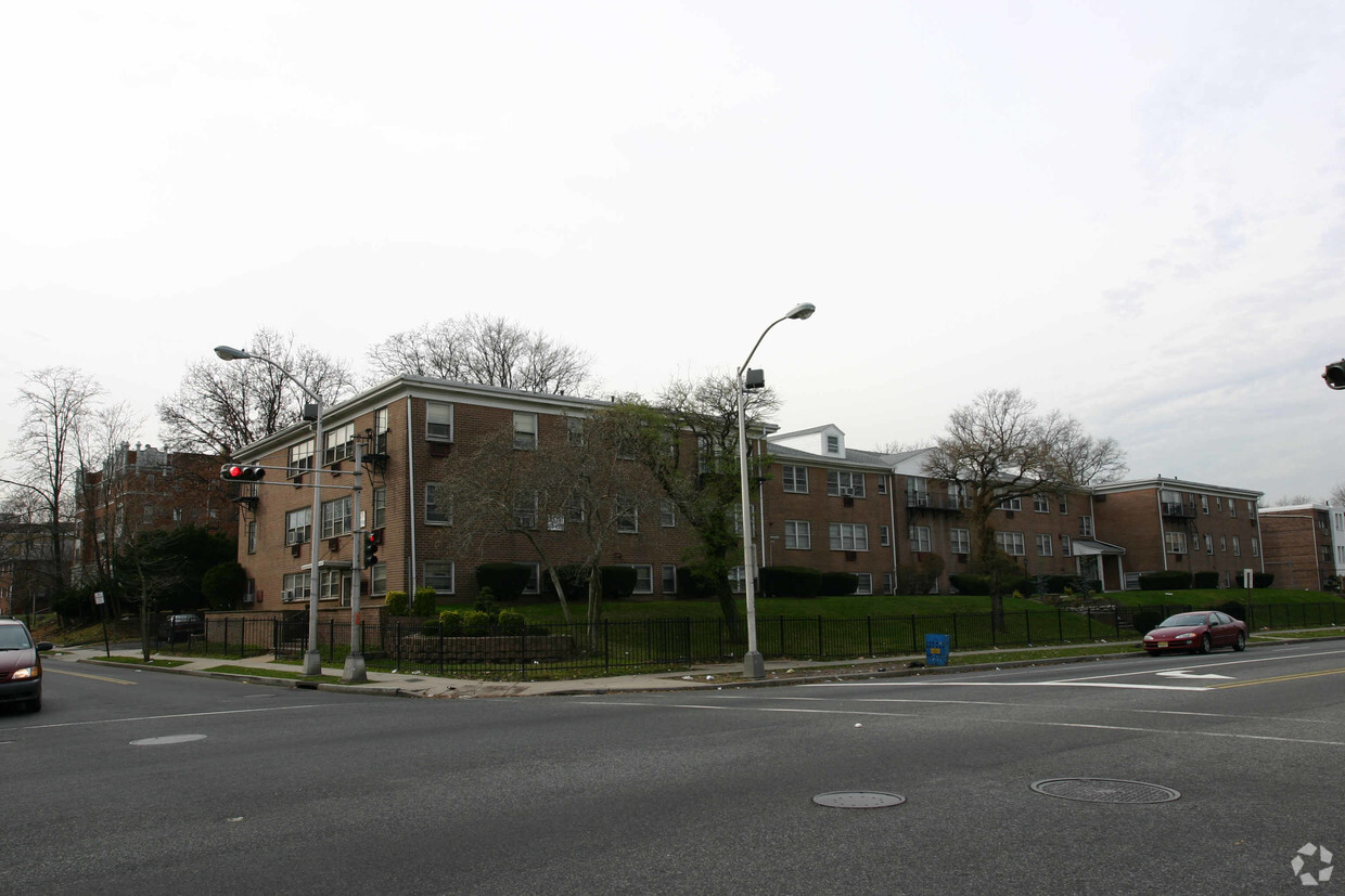 Primary Photo - 343-353 Park Ave