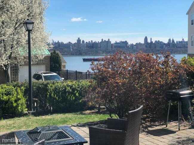 Foto del edificio - 3 br, 2.5 bath Townhome - 62 Bergen Ridge ...
