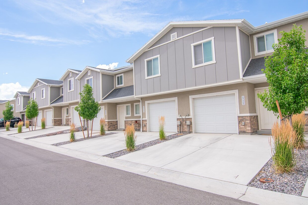 Foto principal - 2-Story Delinda Townhomes in Nampa!