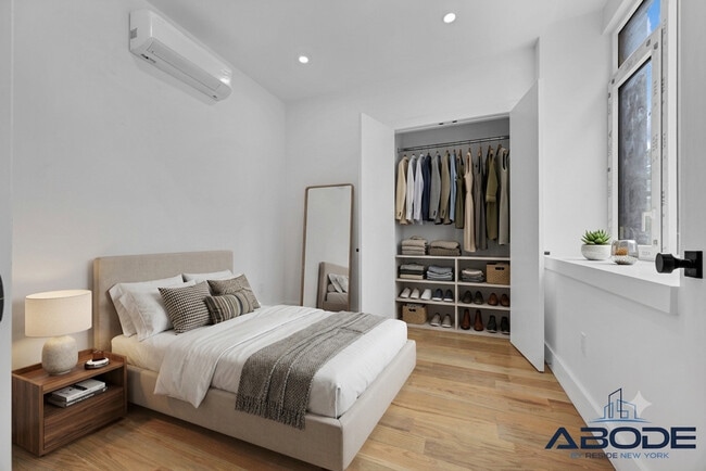 Building Photo - 433 Sackett St