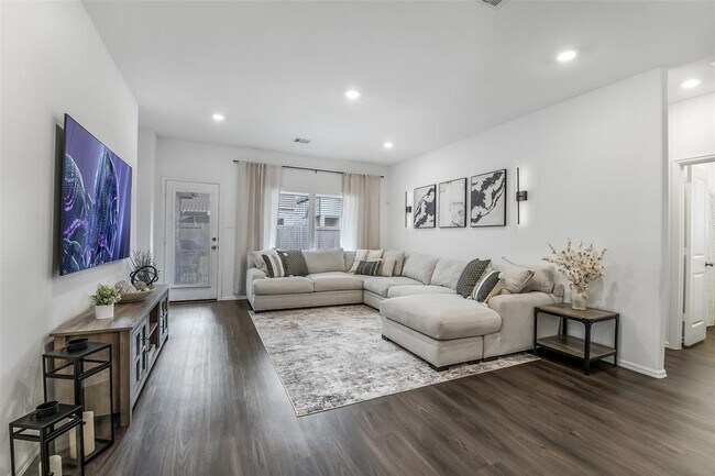 Building Photo - 17018 Westmoreland Promenade Pl