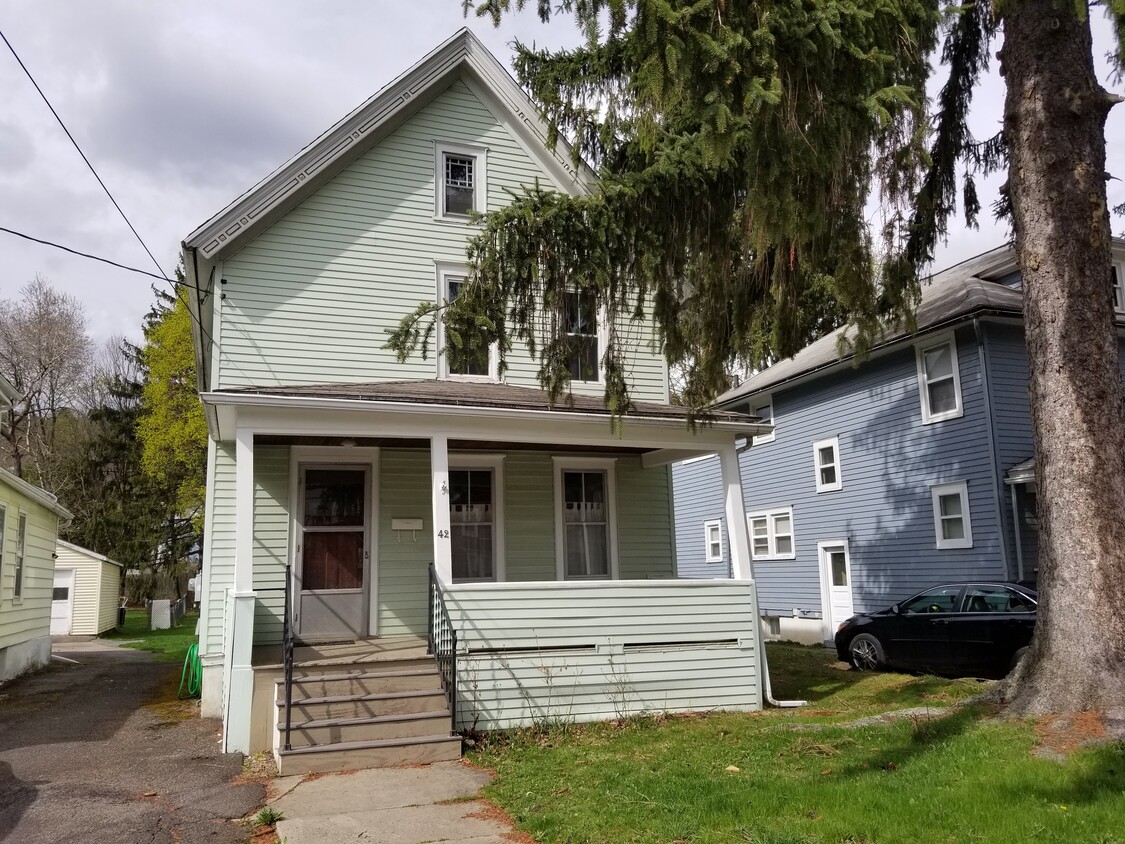 Foto principal - 42 Spring Forest Ave