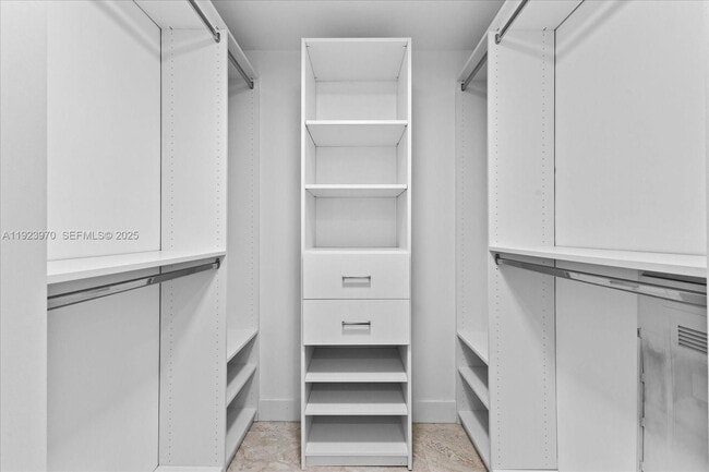 Foto del edificio - 488 NE 18th St