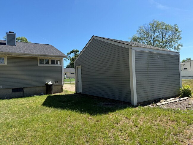 Building Photo - 17 Cypress St