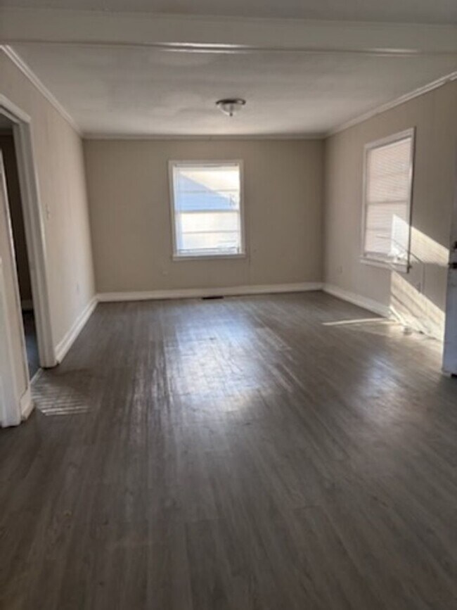 Foto del edificio - 3230 Rosemary Ave