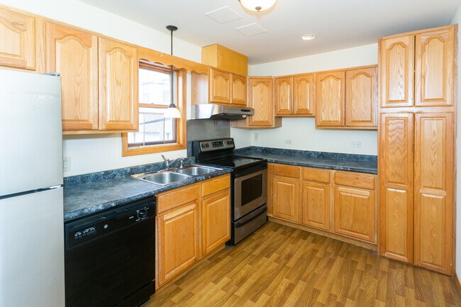 Building Photo - 2501 N Ashland Ave