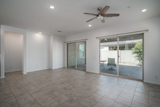 Building Photo - STUNNING MOVE-IN READY 3 BED/2 BATH HOME!
