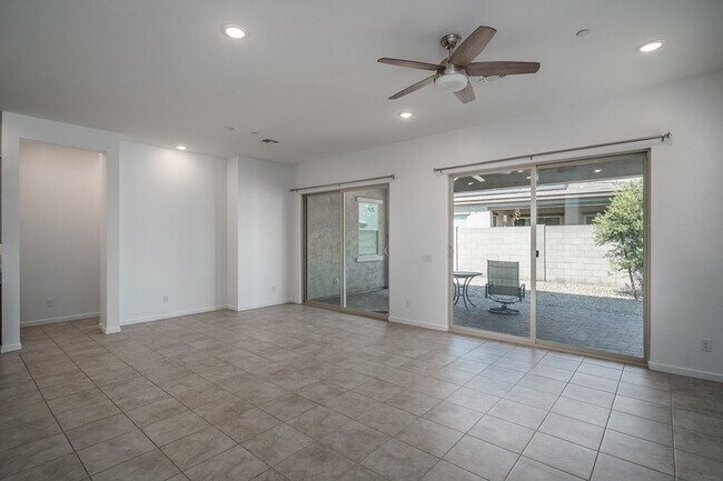 Foto del edificio - STUNNING MOVE-IN READY 3 BED/2 BATH HOME!