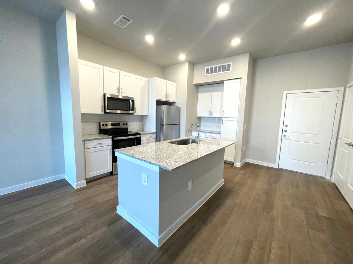 Foto principal - 1325 Choate Pkwy