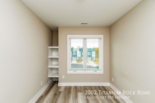 Foto del edificio - 2002 Titanium Rock Rd
