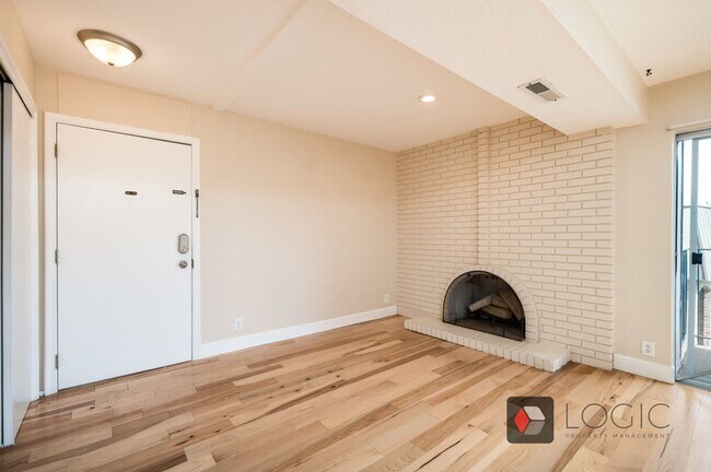 Building Photo - Beautiful Condo in Great Location!
