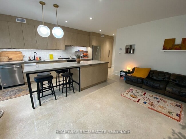 Photo du bâtiment - 1540 King St W