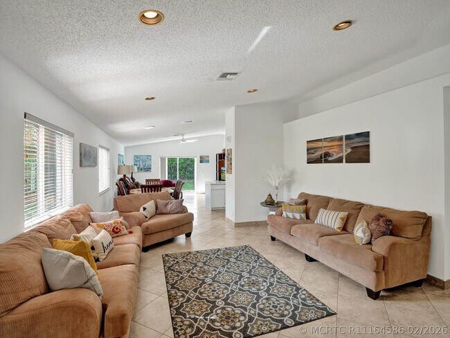 Building Photo - 1245 SW 46th Way