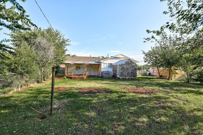 Building Photo - 1528 SE 49th Terrace