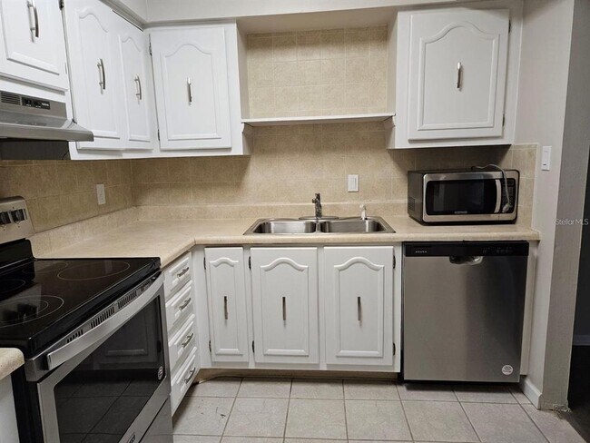 Building Photo - 536 Orange Dr