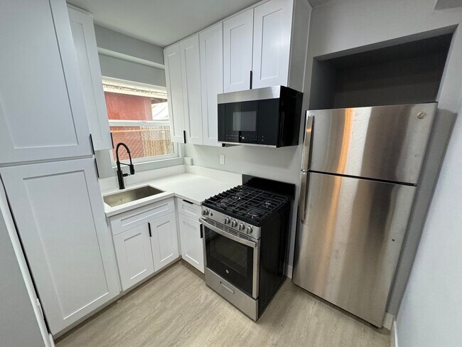 Building Photo - 2111 Delaware Ave