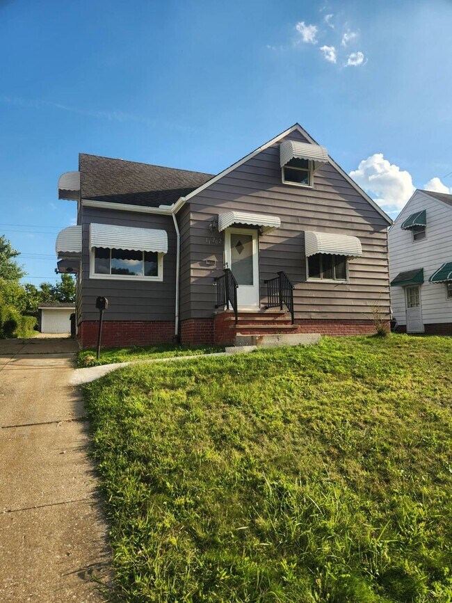 Foto del edificio - Charming 3-Bedroom Property $1500/month + ...