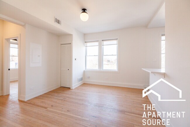 Foto del edificio - 2309 N Albany Ave