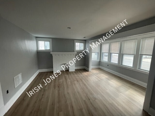 Building Photo - 944 E. Lovejoy-