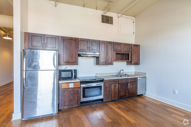 2BR, 1BA - Cocina 861SF - The Fleetwood Building