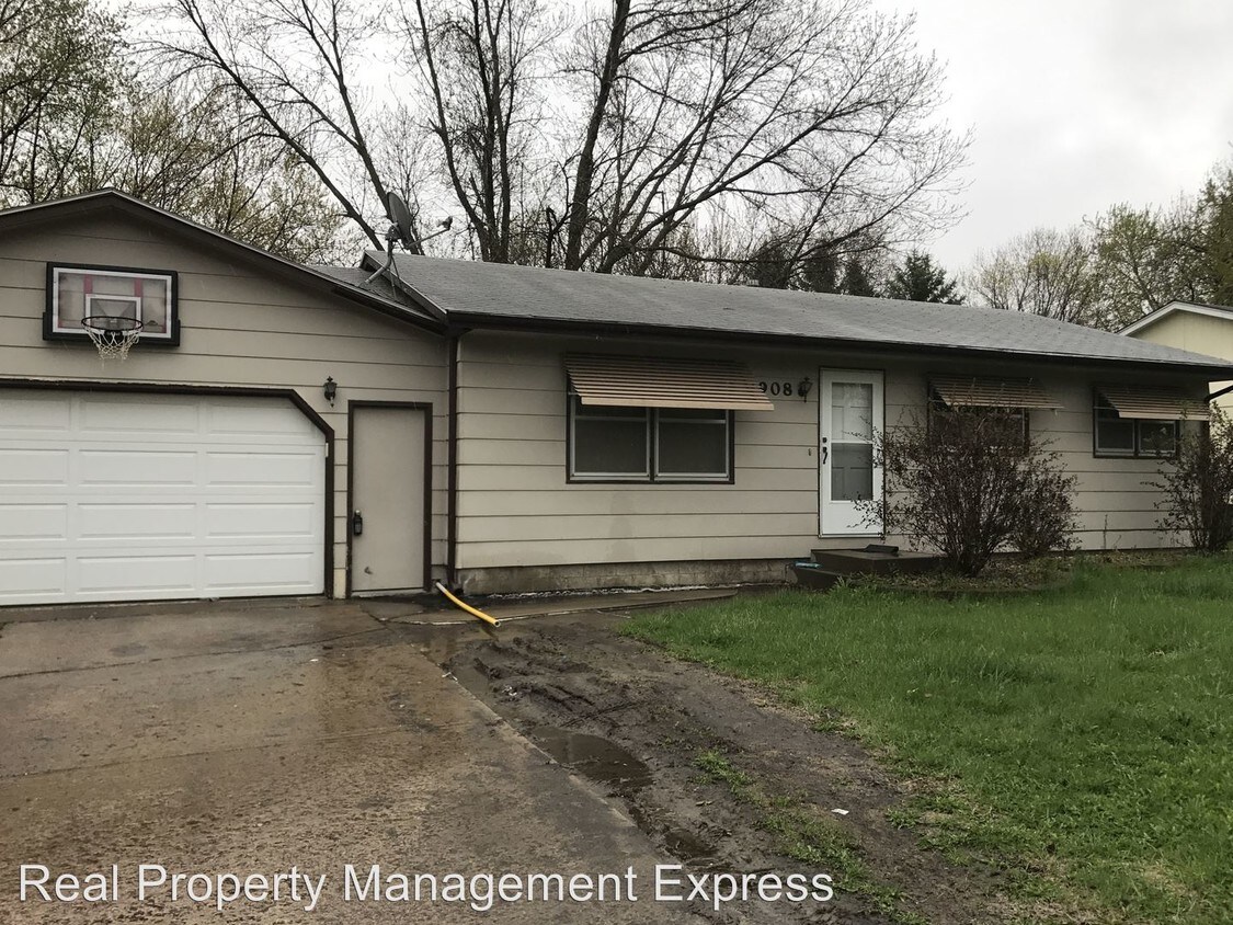 Primary Photo - 3908 S Holbrook Ave