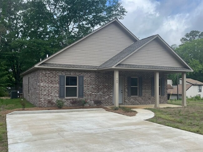 Building Photo - BRAND NEW HOME FOR RENT NEAR JOYNER with 3...
