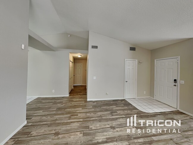 Building Photo - 5033 Golfridge Dr