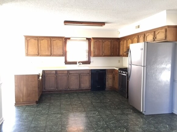 Foto del edificio - 3902 N Rocky River Rd