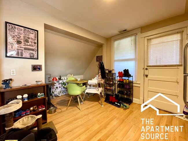 Foto del edificio - 3434 W Drummond Pl