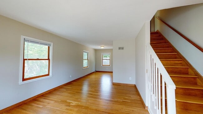 Building Photo - Great Location - Available August 1st