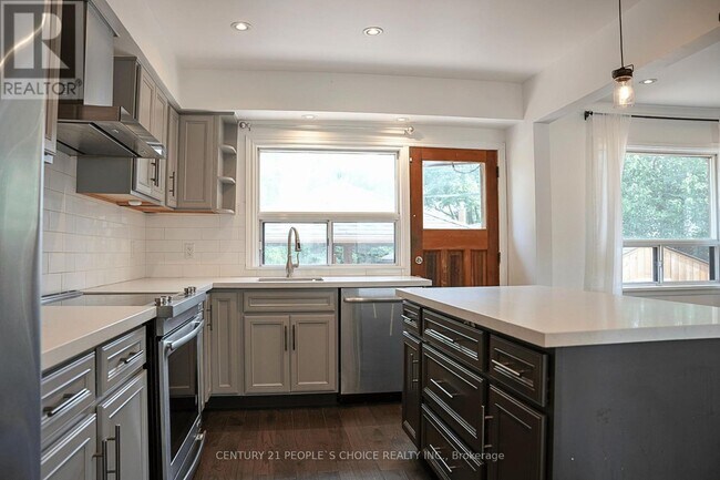 Building Photo - 7 N Heights Rd