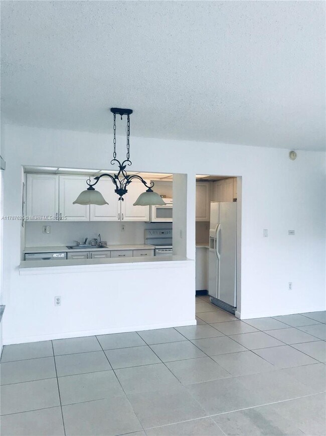 Foto del edificio - 17600 NW 68th Ave
