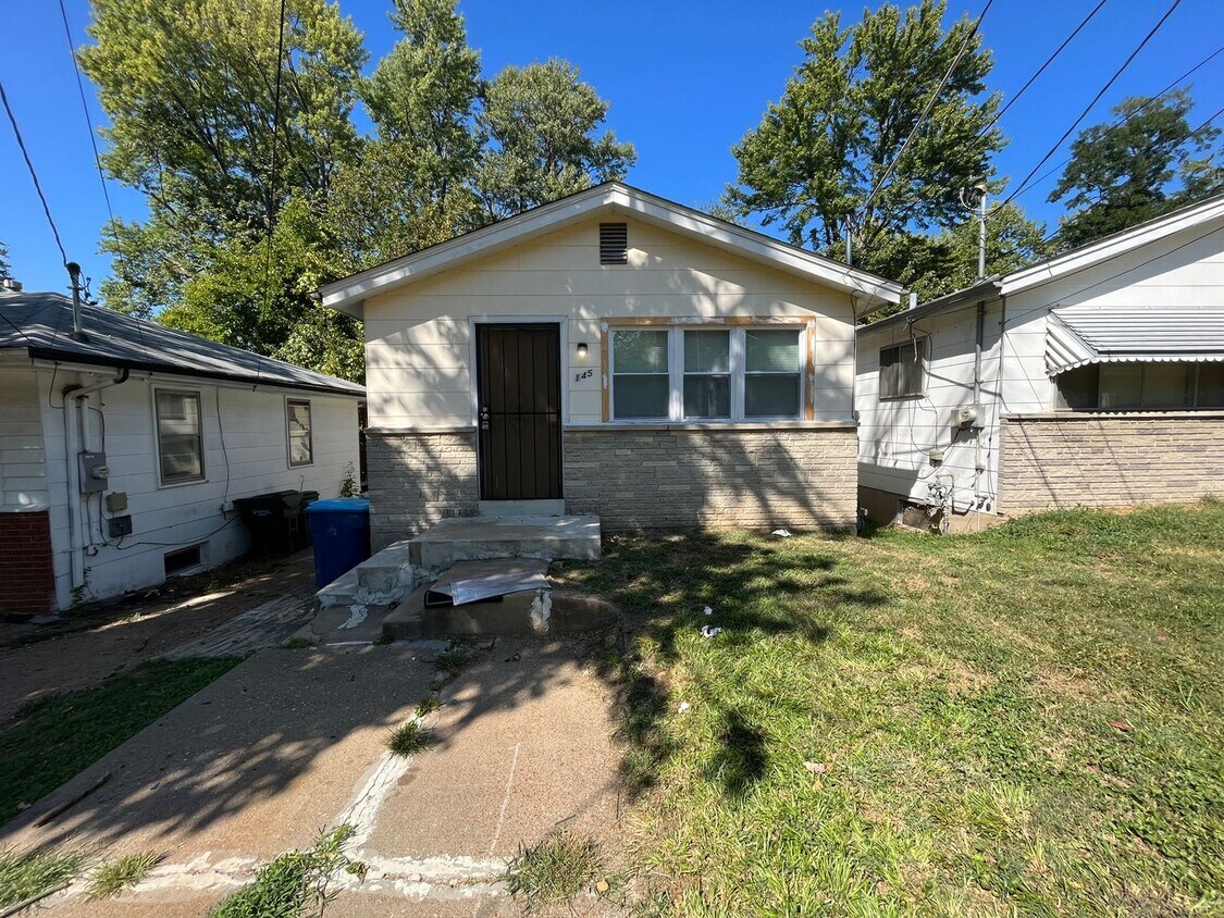 Primary Photo - Renovated Two Bedroom One Bath Home Coming...