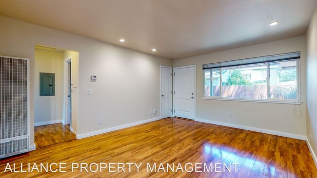 Building Photo - 2 br, 1 bath House - 645 King Street