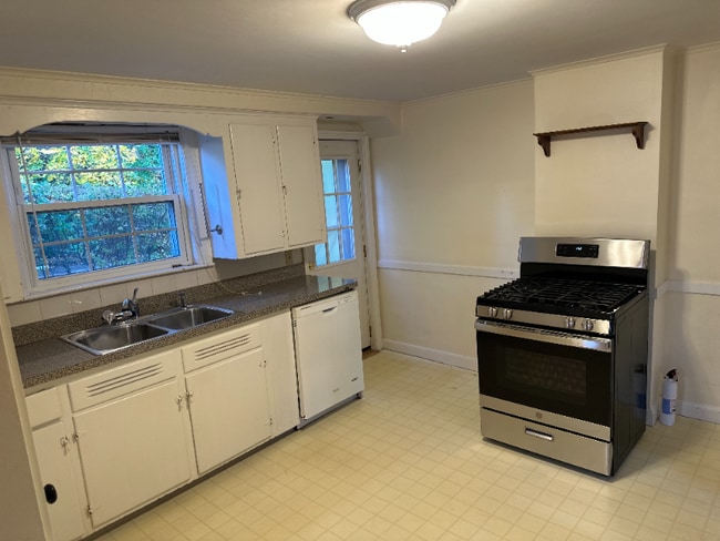 Building Photo - 58 Wilson Ave