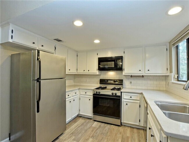 Foto del edificio - 6206 Sun Vista Dr