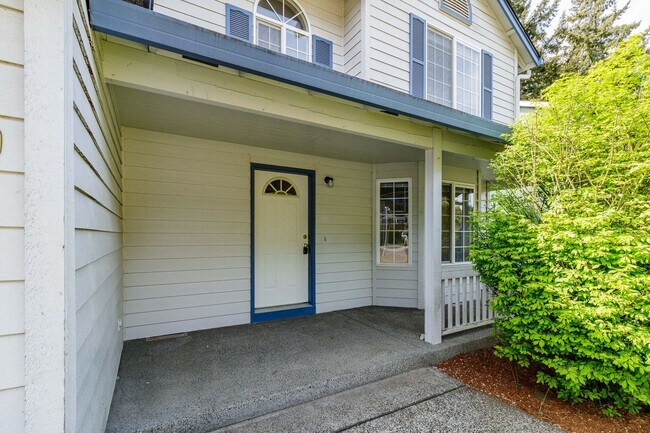 Building Photo - 4 Bedroom 2.5 Bathroom With Large Fenced B...
