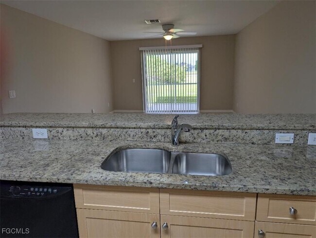 Foto del edificio - 1828 NE 8th Pl