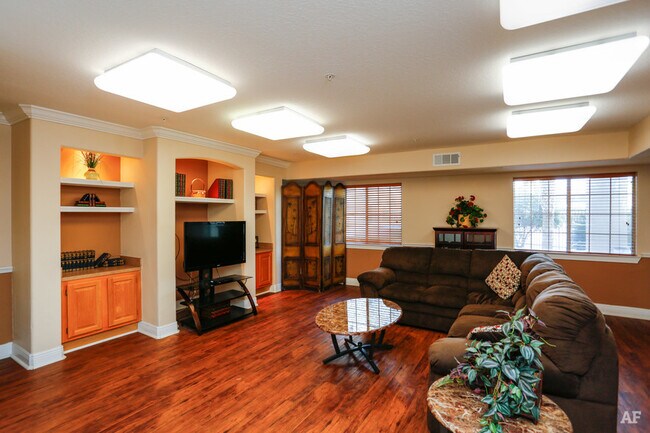 Foto del edificio - 6401 St Johns Ave