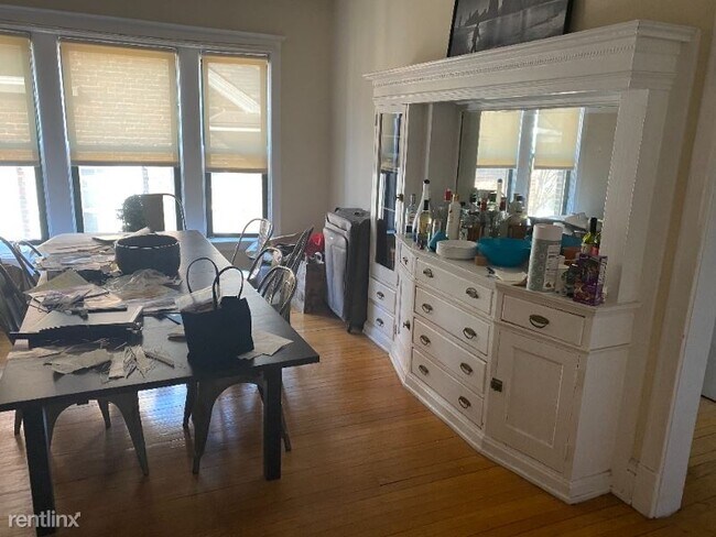 Foto del edificio - 1326 E 58th St