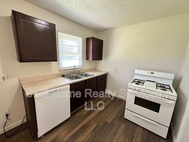Building Photo - 4117 N Libby Ave