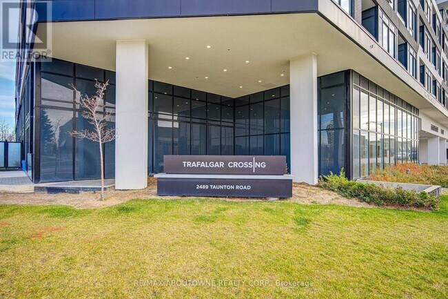 Building Photo - 2489 Taunton Rd